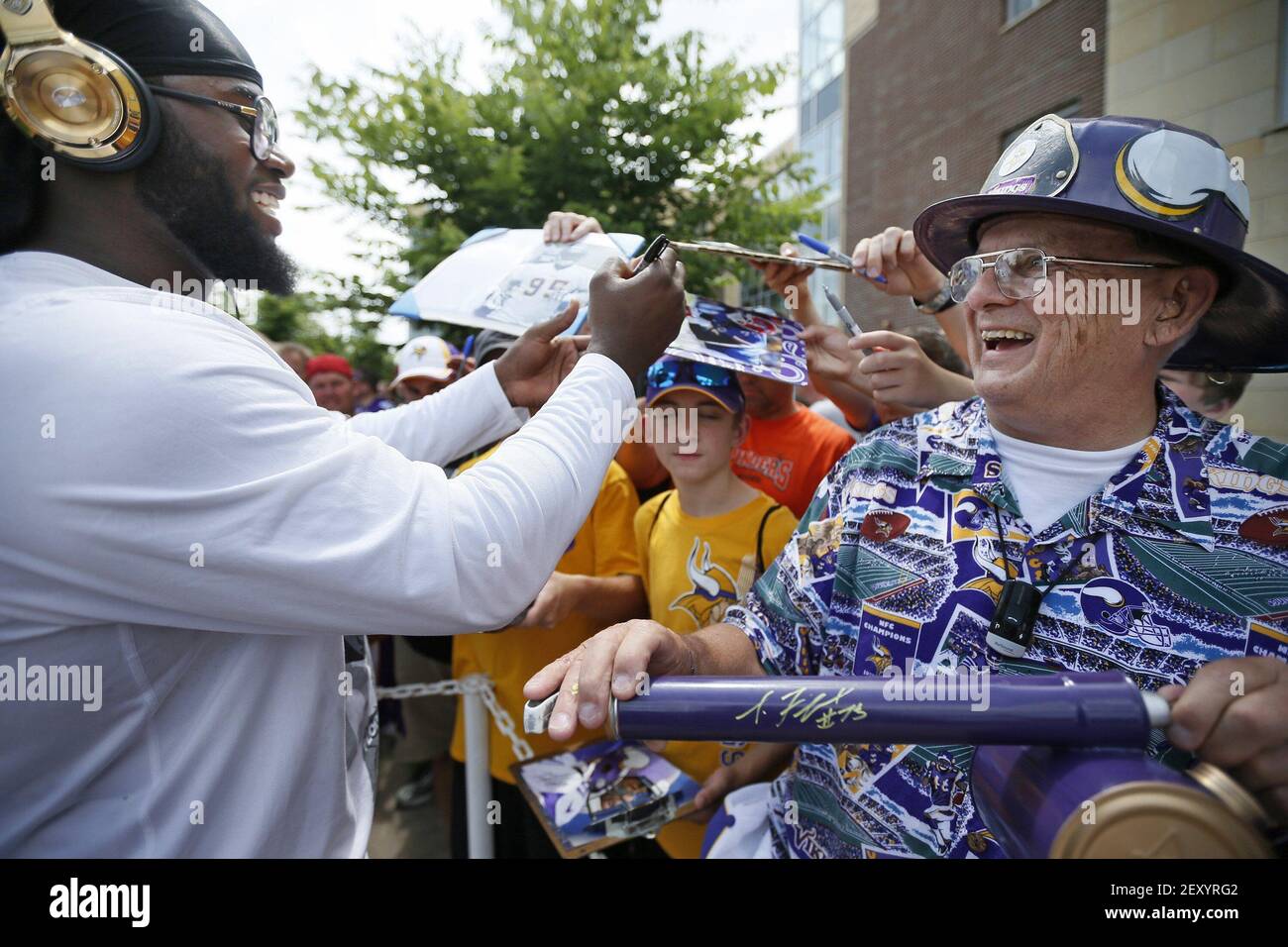 Vikings star reports to training camp