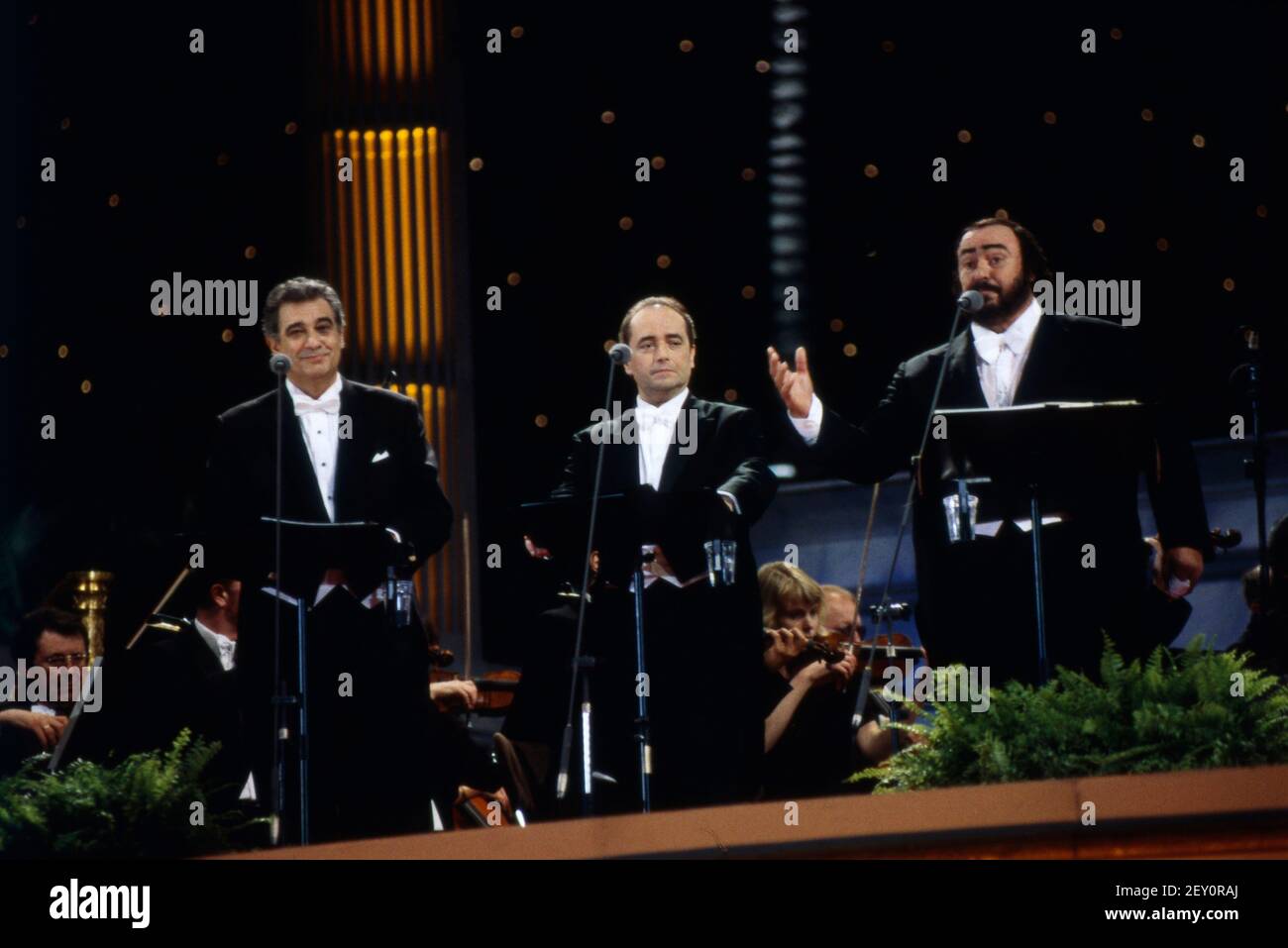 DIE DREI TENÖRE bei einem Konzert in München, 1996, PLACIDO DOMINGO, JOSE CARRERAS, LUCIANO PAVAROTTI. THE THREE TENORS during a Munich concert, 1996, Placido Domingo, Jose Carreras, Luciano Pavarotti Stock Photo