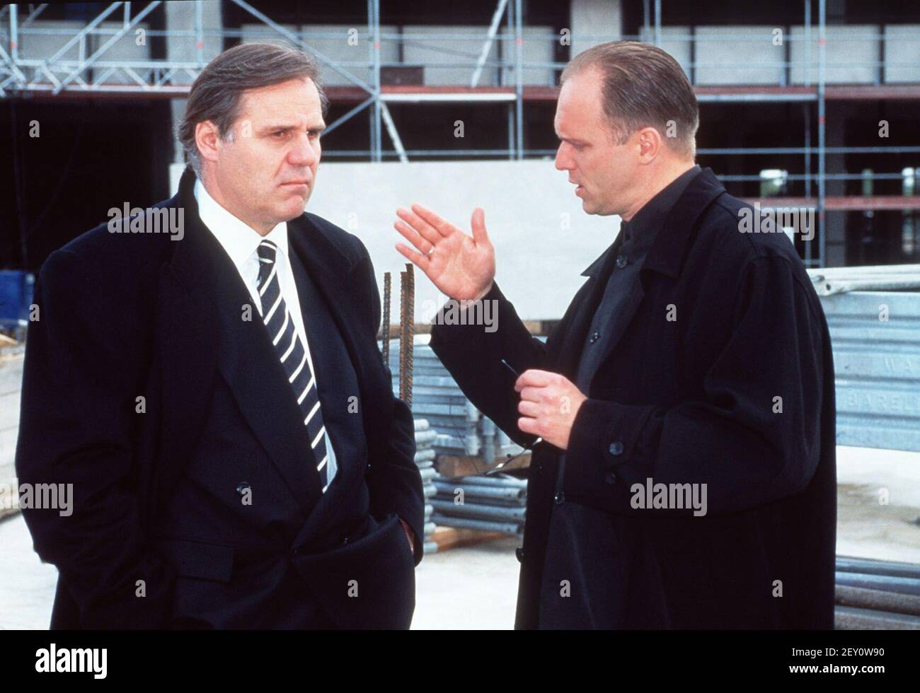 Freier Fall, Fernsehfilm, 1997, Szene: Josef Bierbichler als Edgar Wurlitzer und Ulrich Tukur als Werner März. Freier Fall, TV movie, 1997, scene: Josef Bierbichler and Ulrich Tukur Stock Photo