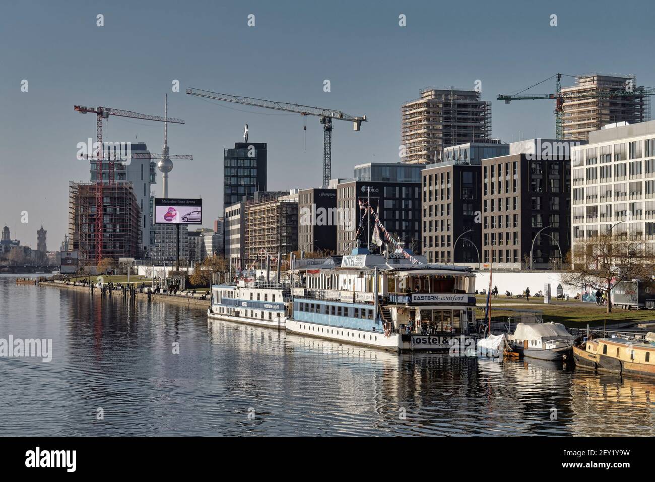 Skyline Berlin, Blick von Oberbaumbruecke Richtung East Side Gallery, Media Spree,  Living Levels,  Mercedes, Pier 61/63 Baustelle , Neubauten an der Stock Photo