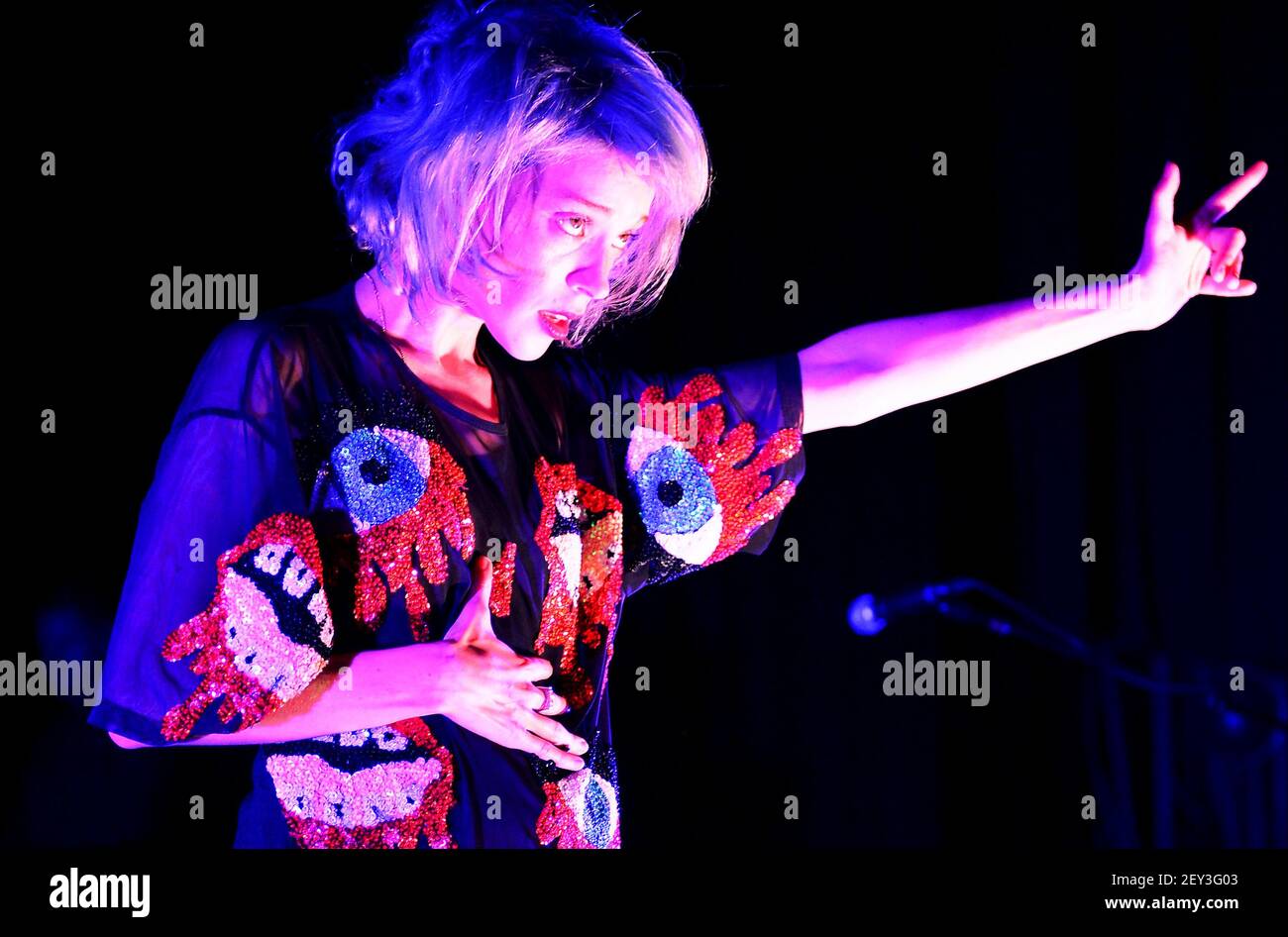 Anne Fillmore St.Vincent real name (Anne Erin 'Annie' Clark) performs at Fillmore ...