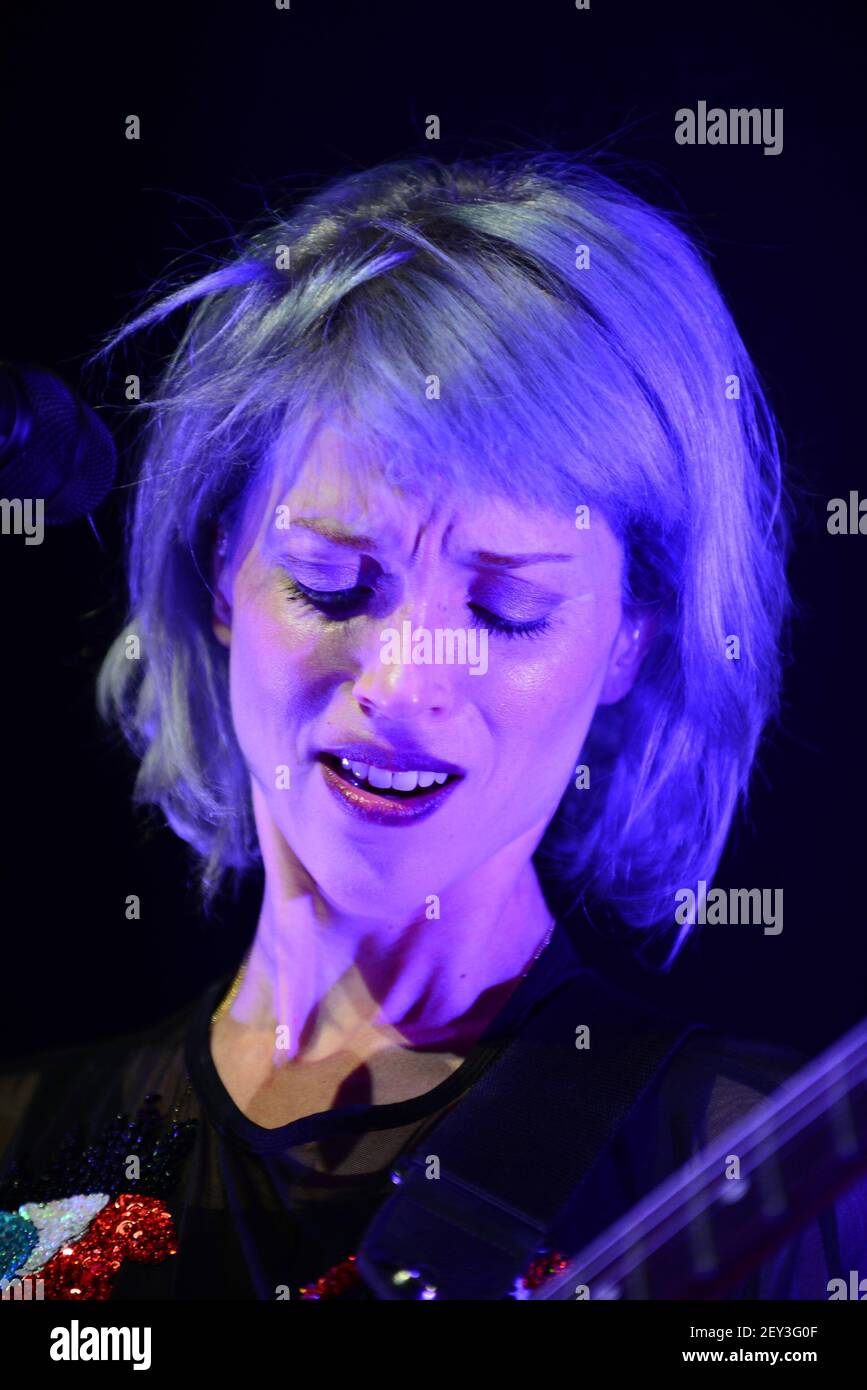 Anne Fillmore St.Vincent real name (Anne Erin 'Annie' Clark) performs at Fillmore ...