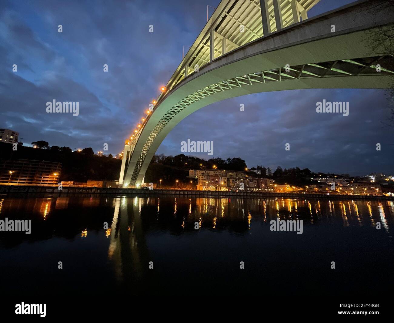 Vista da Ponte da Arrábida com o pôr-do-sol ao fundo. Postal do Porto. Stock Photo