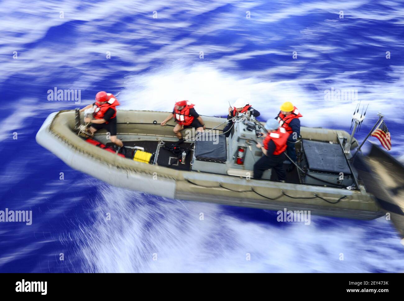 140913-N-GW139-057 PACIFIC OCEAN (Sept. 13, 2014) Sailors assigned to the guided-missile destroyer USS Sterett (DDG 104) pull away from the ship in a rigid-hull inflatable boat (RHIB). Sterett is underway in the U.S. 7th Fleet area of responsibility as part of the Carl Vinson Carrier Strike Group. Carl Vinson and its embarked air wing, Carrier Air Wing (CVW) 17, are on deployment in the U.S. 7th Fleet area of responsibility supporting security and stability in the Indo-Asia-Pacific region. (Photo by Mass Communication Specialist 3rd Class Eric Coffer/U.S. Navy/Sipa USA) Stock Photo