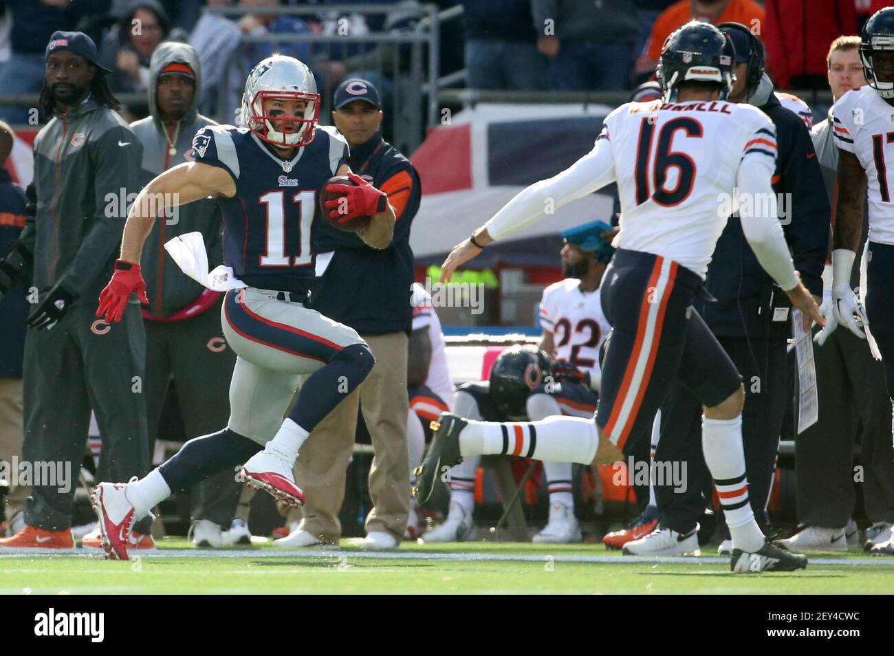 Chicago Bears punter Pat O'Donnell punts against the Tennessee Titans  during an NFL football game Sunday, Aug. 29, 2021, in Nashville, Tenn. (AP  Photo/John Amis Stock Photo - Alamy