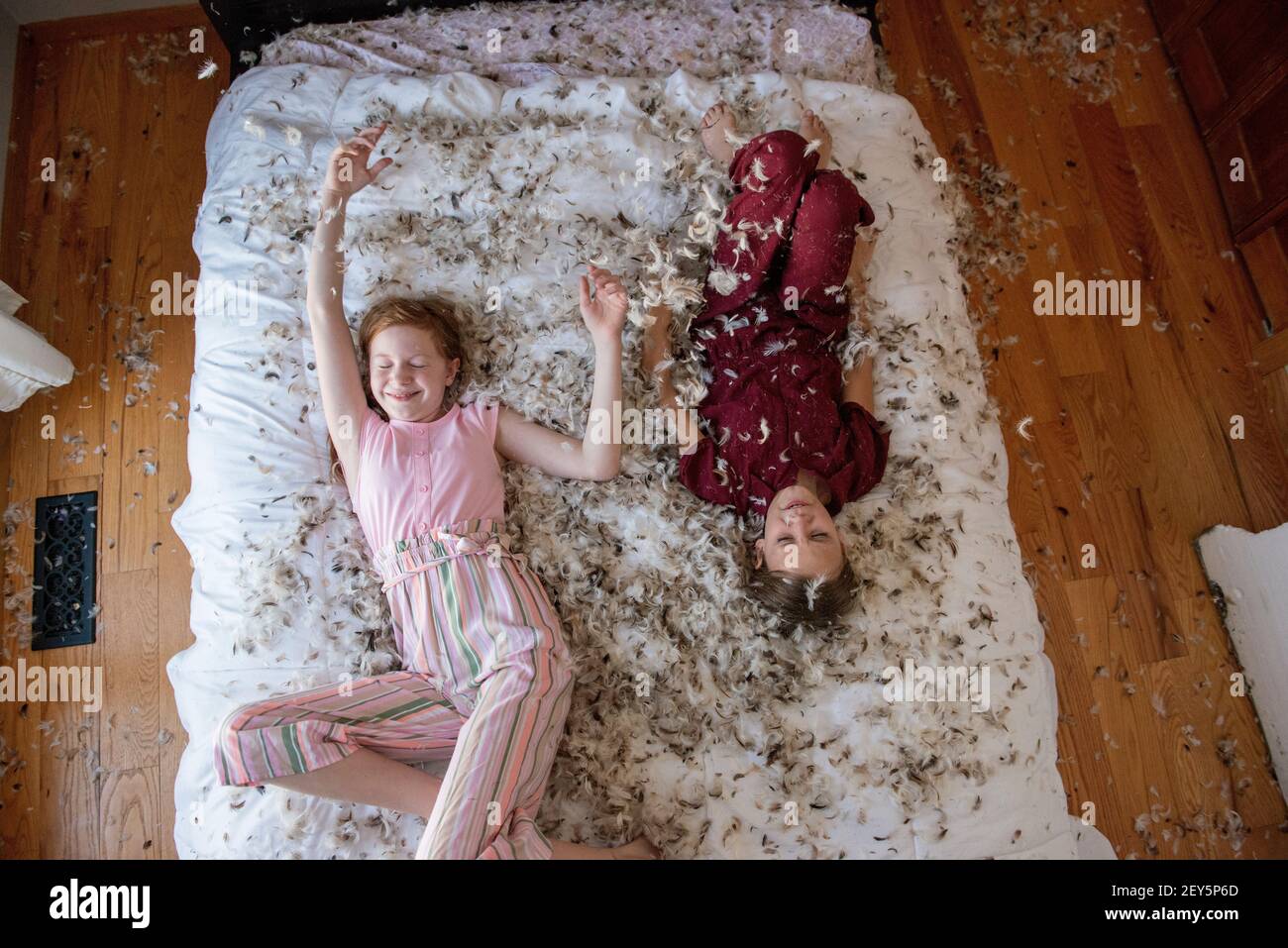 Girls and pillow fight hi-res stock photography and images - Page 3 - Alamy