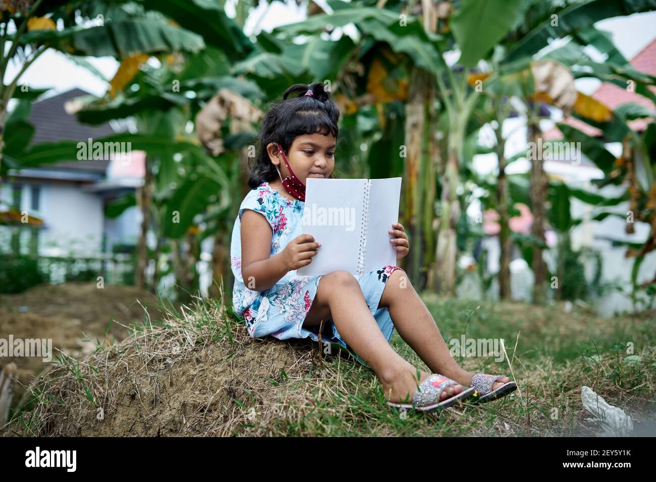 Indian school girls reading book hi-res stock photography and images ...