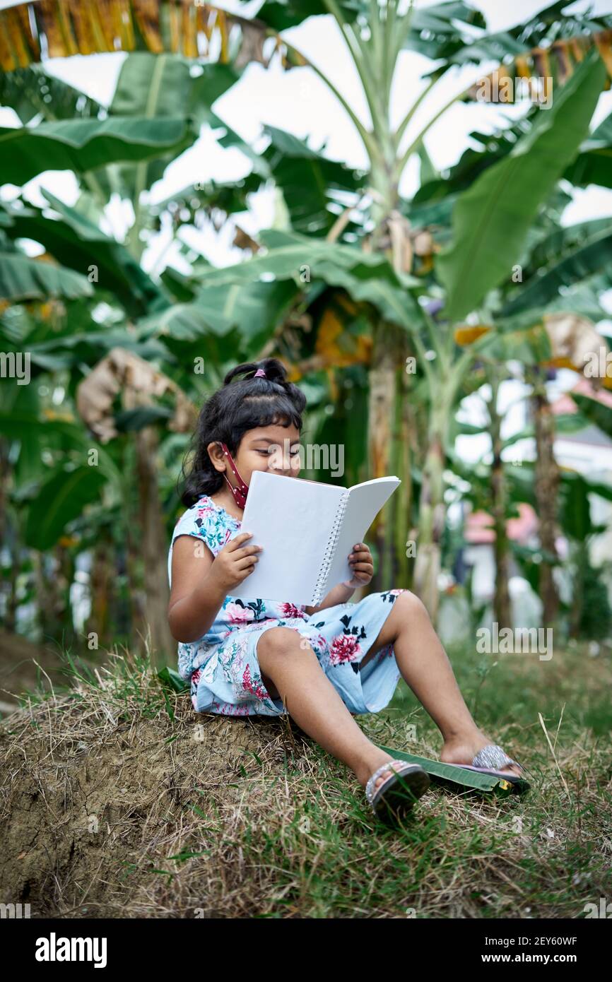 Indian school girls reading book hi-res stock photography and images ...