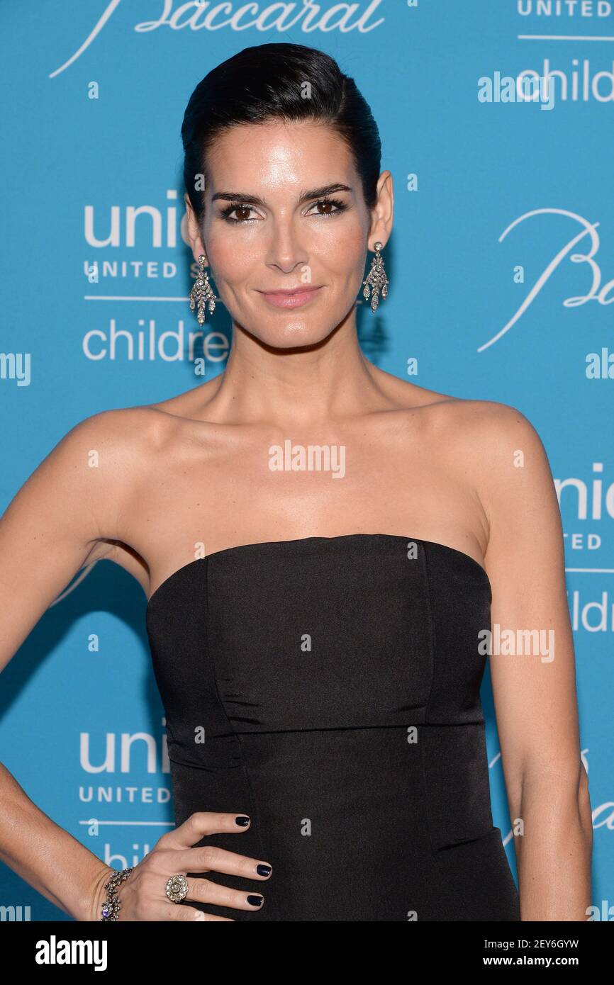 Actress Angie Harmon attends The Tenth Annual UNICEF Snowflake Ball at