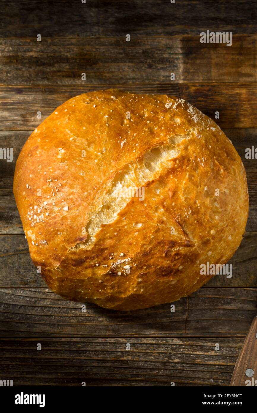 Homemade No Knead Country Bread in a Pan Stock Photo Alamy