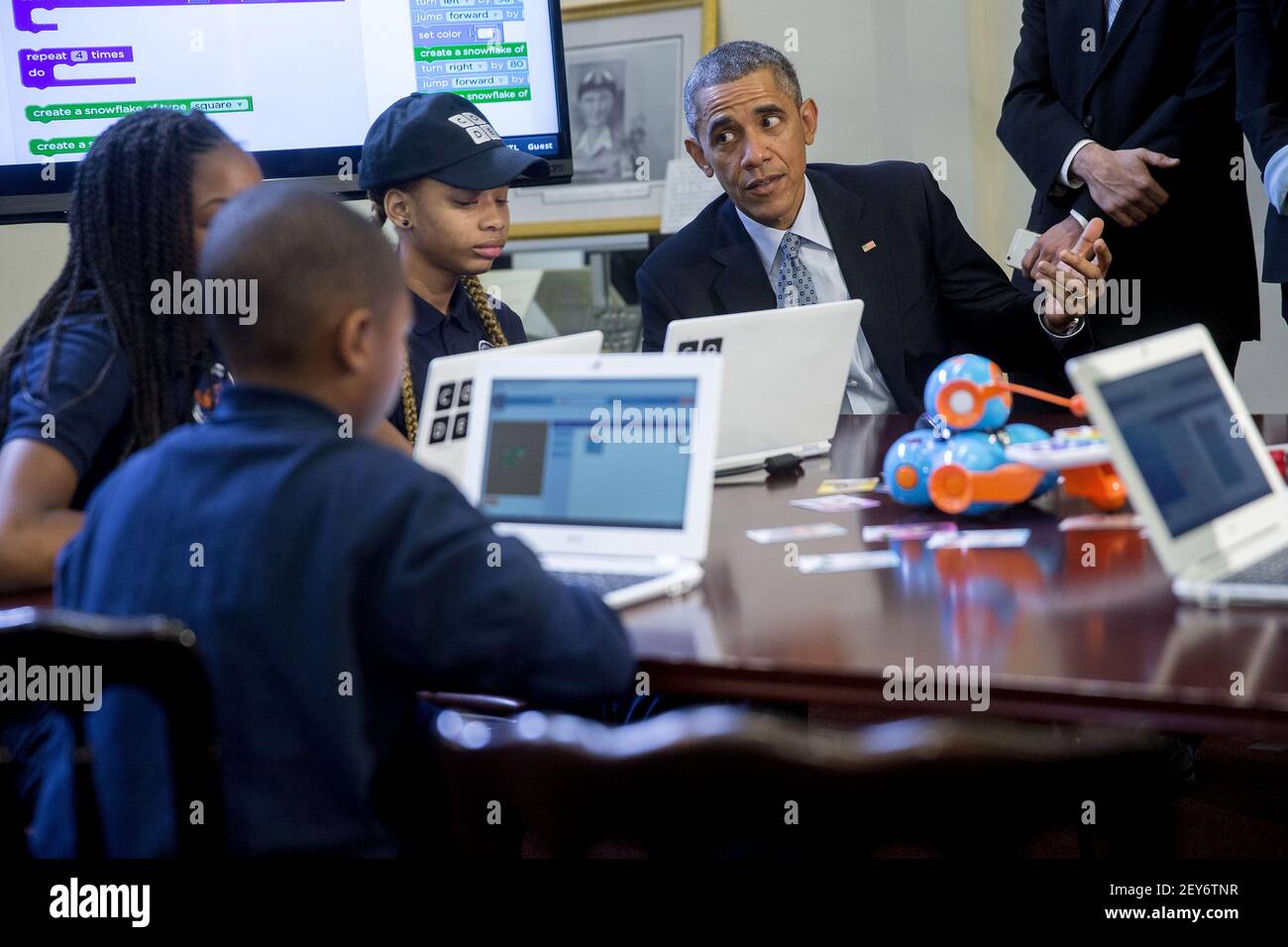 U.S. President Barack Obama talks to middle-school students who are participating in an ÒHour of CodeÓ event in the Eisenhower Executive Office Building next to the White House in Washington, D.C., U.S., on Monday, Dec. 8, 2014. The event is in honor of Computer Science Education Week. (Photographer Andrew Harrer/ISP/Sipa USA) Stock Photo