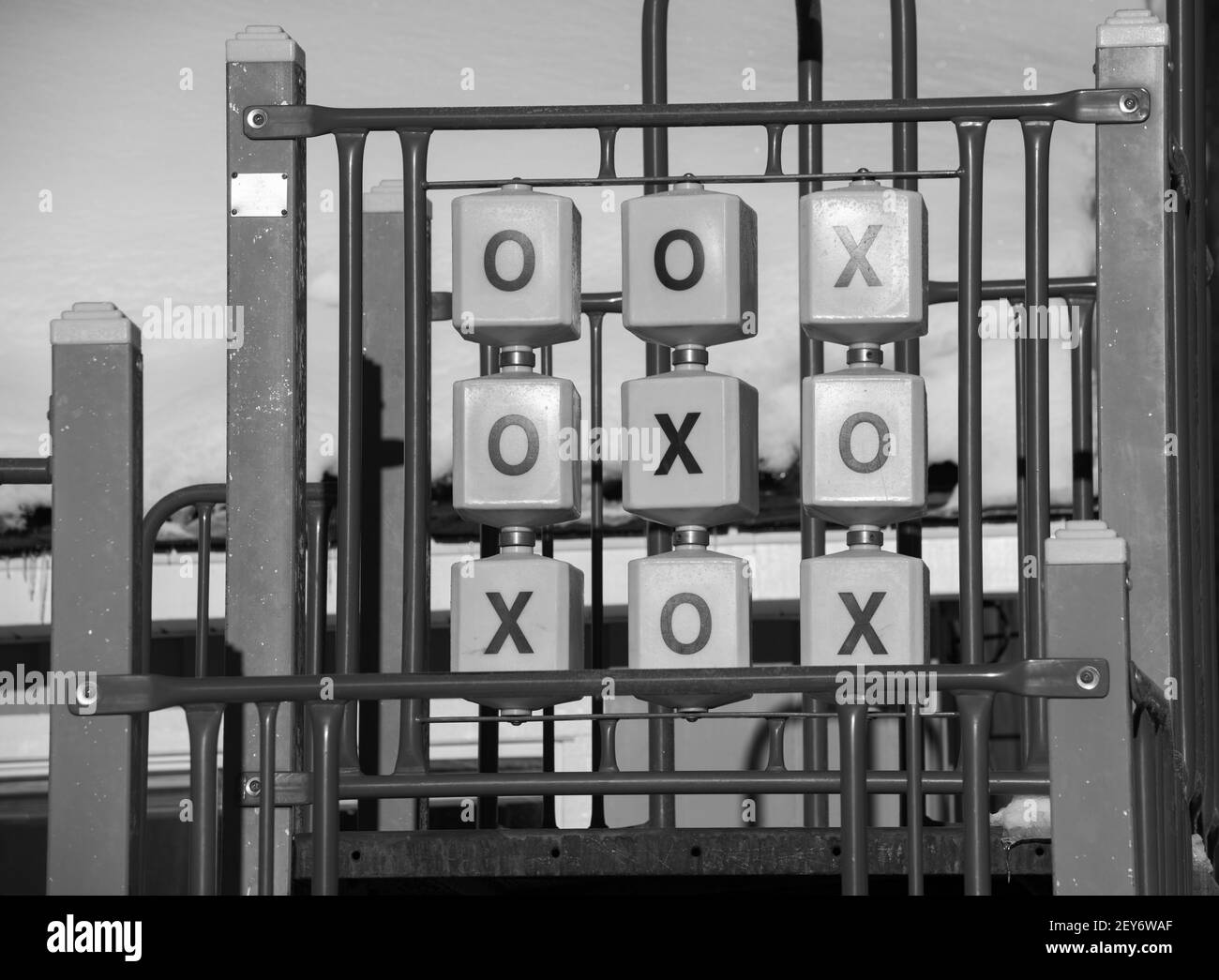 Tic tac toe game hi-res stock photography and images - Page 2 - Alamy