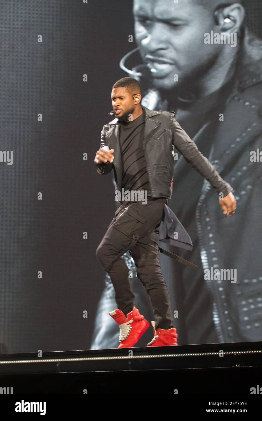 MIAMI, FL DECEMBER 13 Usher performs at American Airlines Arena on December 13, 2014 in Miami