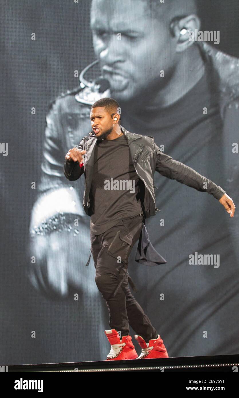 MIAMI, FL DECEMBER 13 Usher performs at American Airlines Arena on December 13, 2014 in Miami