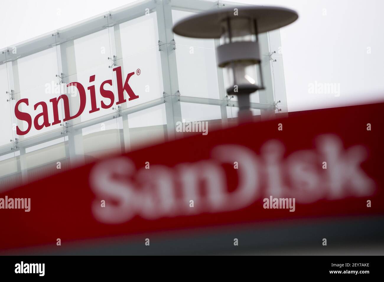 Sandisk Logo