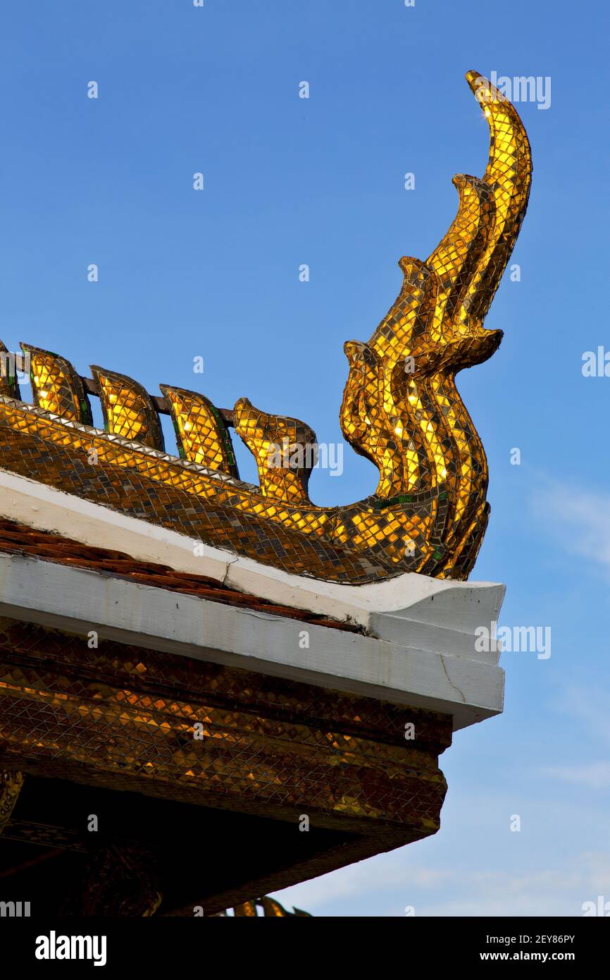 Bangkok the temple thailand dragon mosaic Stock Photo - Alamy