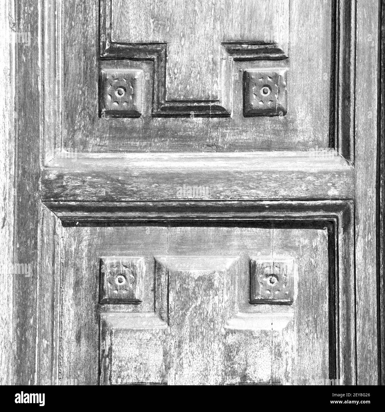 Texture of a brown old door in italy europe Stock Photo - Alamy