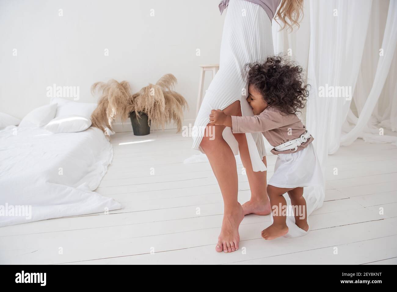 Girl showing her legs hi-res stock photography and images - Alamy