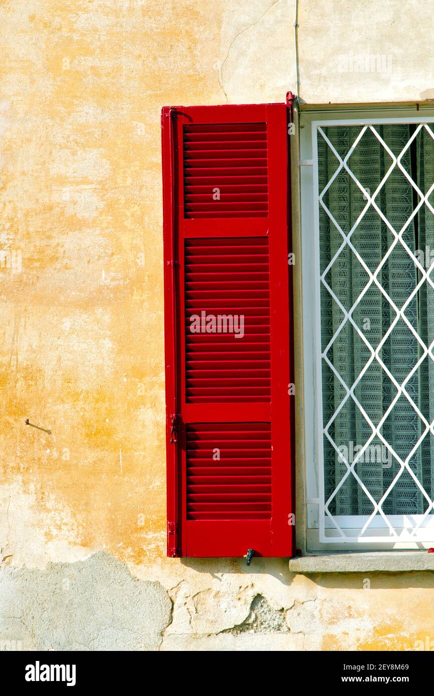 Red window  varano borghi palaces italy  tent grate Stock Photo