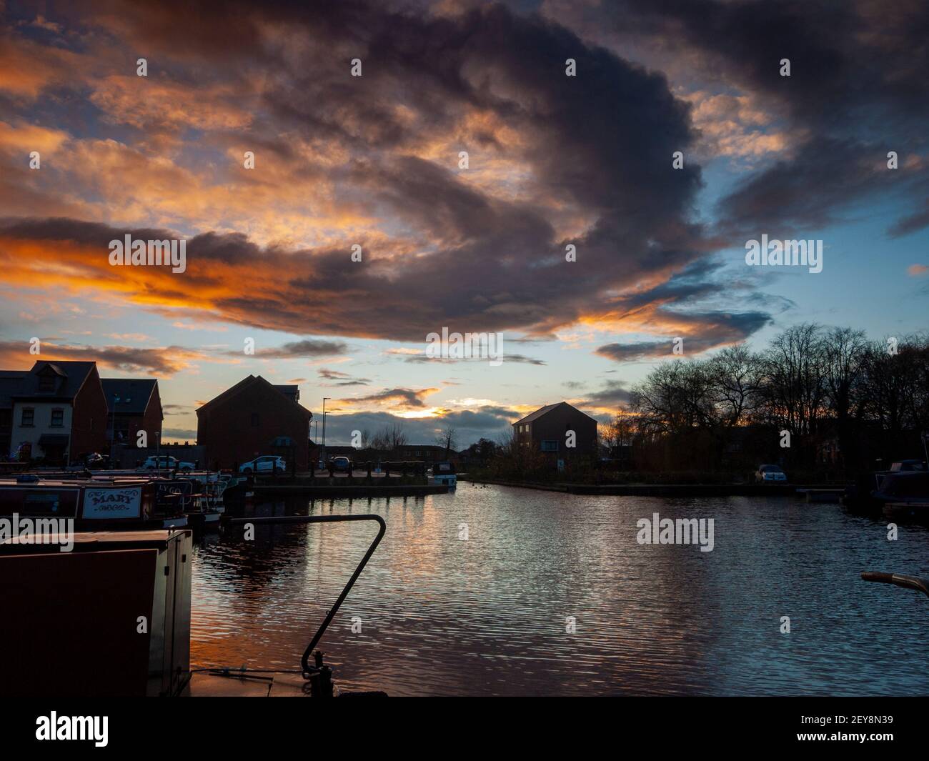 Sunset over Droylsden Marina on the Ashton Canal, Droylsden, Tameside, Manchester, UK Stock Photo
