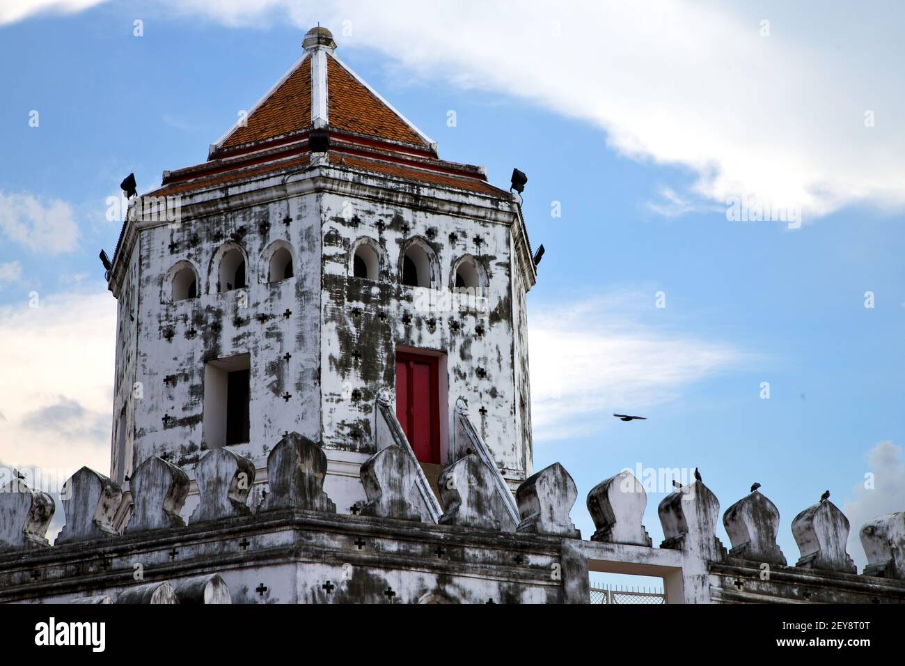 Asia bangkok temple thailand bird Stock Photo - Alamy