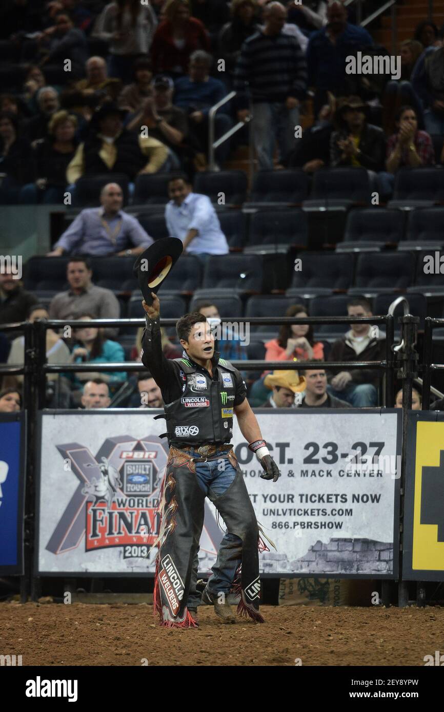 07 JANUARY 2013 - New York - Robson Palermo waives at the crowd at the ...