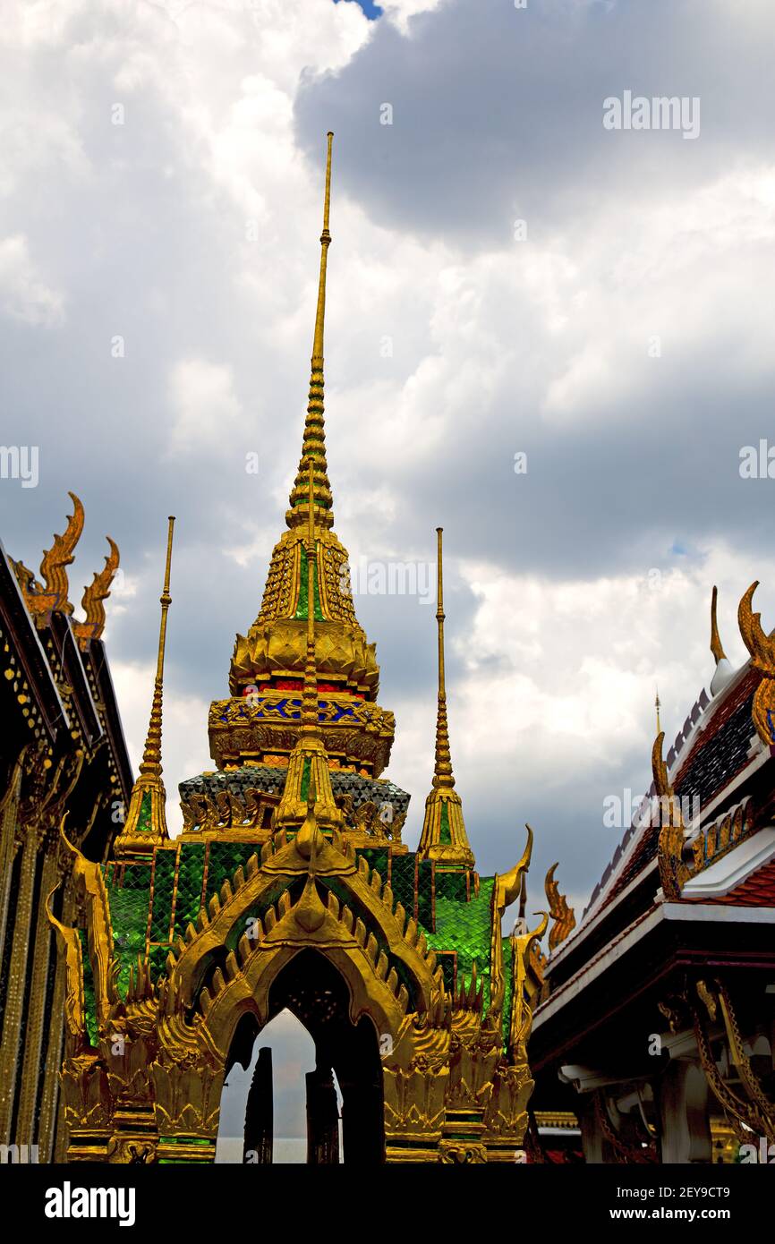Thailand asia bangkok rain temple abstract Stock Photo - Alamy