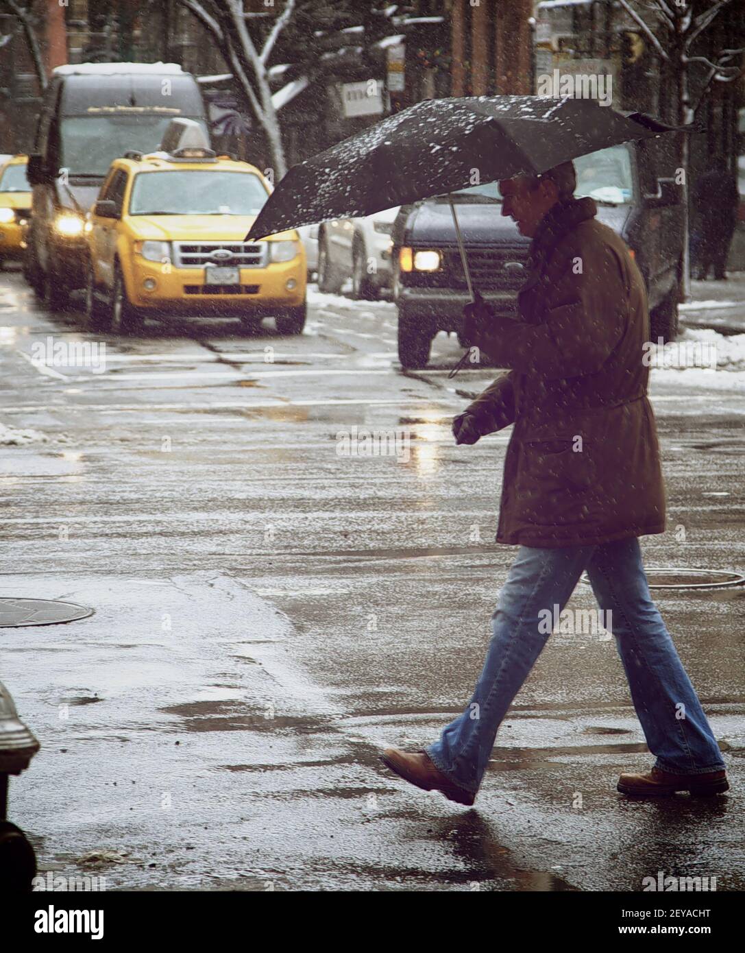 Winter storm blankets the East Village in New York, NY, with snow on ...