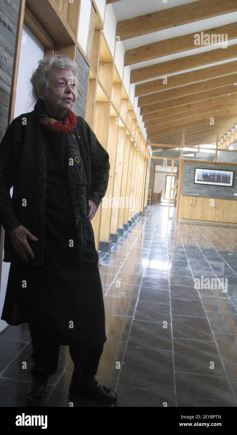 Nancy Hatch Dupree Stands Outside Her Office In The New Afghanistan Centre At Kabul University Which She Helped Establish Photo By Jay Price Mct Sipa Usa Stock Photo Alamy