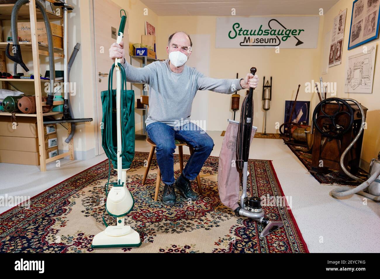 Vacuum cleaner 1930s hires stock photography and images Alamy