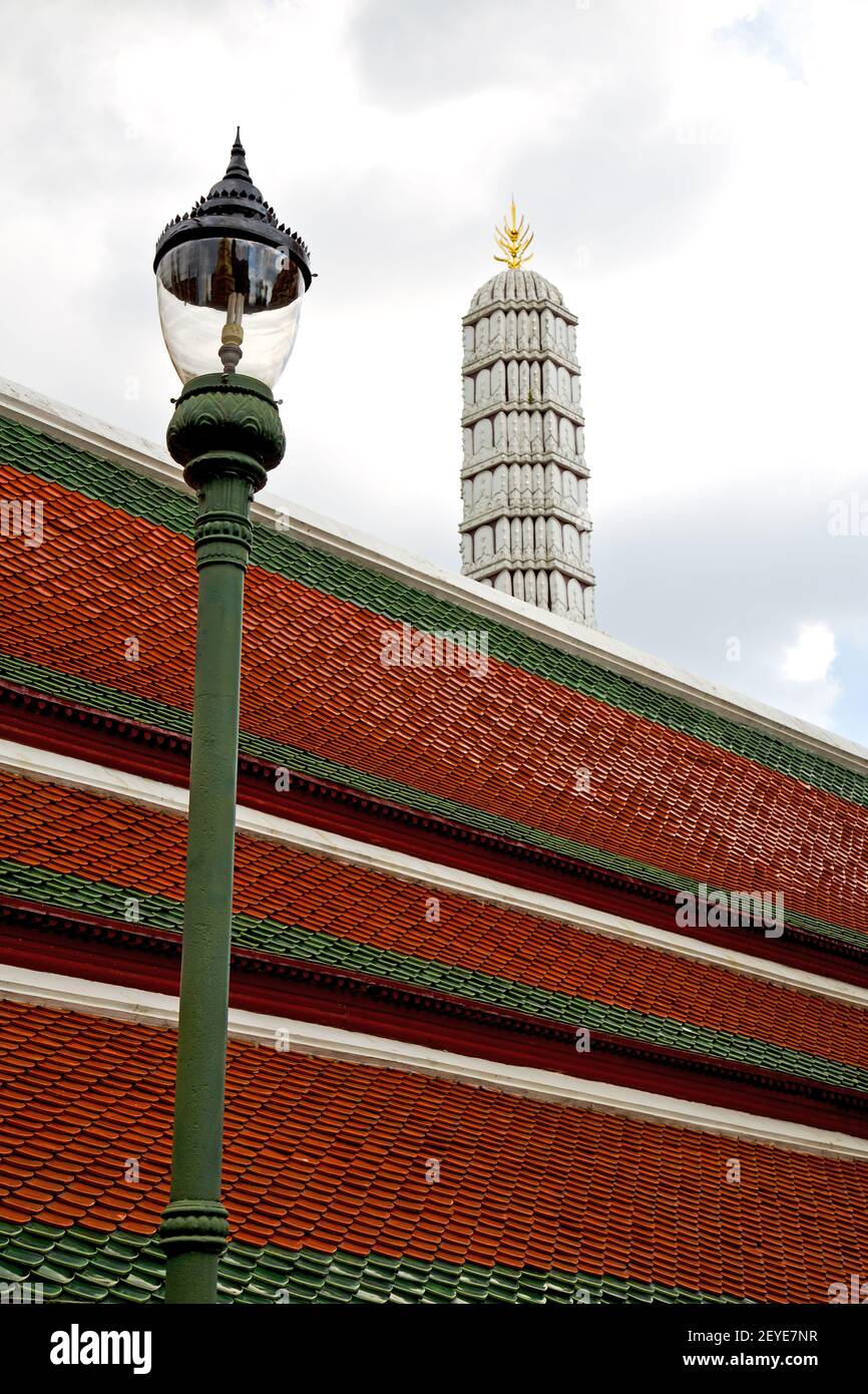 Thailand bangkok temple abstract street lamp mosaic Stock Photo - Alamy