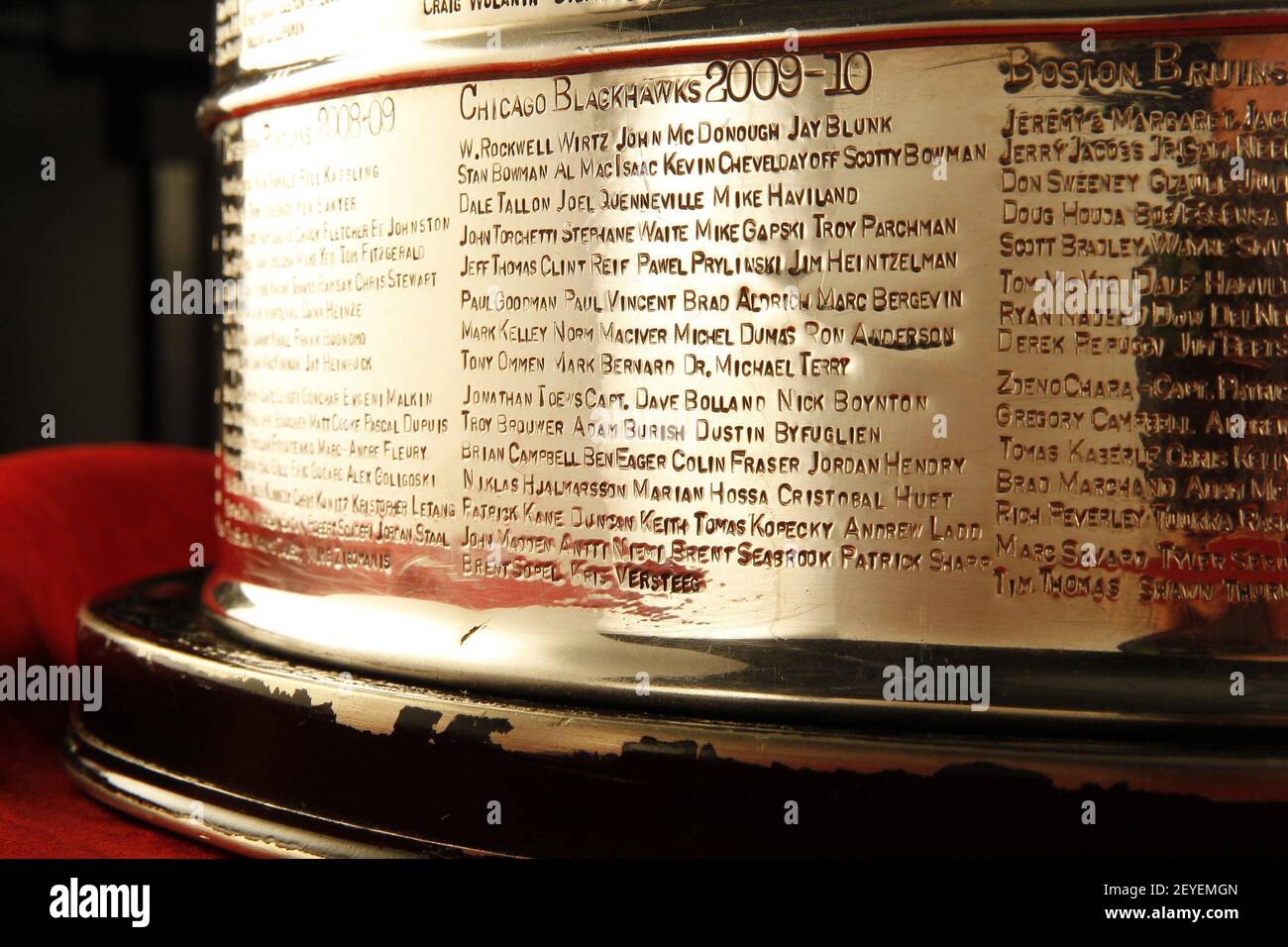 https://c8.alamy.com/comp/2EYEMGN/the-stanley-cup-on-july-8-2013-in-chicago-illinois-with-the-engraved-listing-of-the-champion-chicago-blackhawks-team-of-the-2009-10-season-in-the-24-years-since-louise-st-jacques-has-been-the-trophys-artisan-scribe-shes-added-more-than-1000-names-to-the-cup-photo-by-chris-walkerchicago-tribunemctsipa-usa-2EYEMGN.jpg
