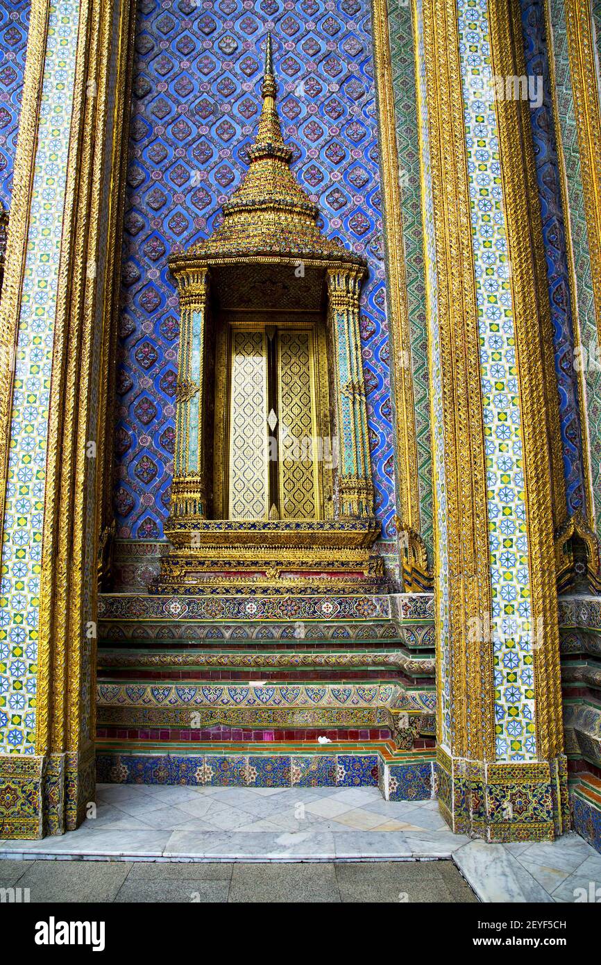 Thailand asia bangkok rain temple pavement Stock Photo Alamy