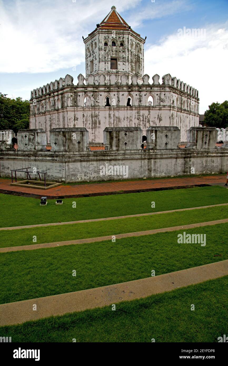 Thailand asia in bangkok sunny temple garden Stock Photo - Alamy