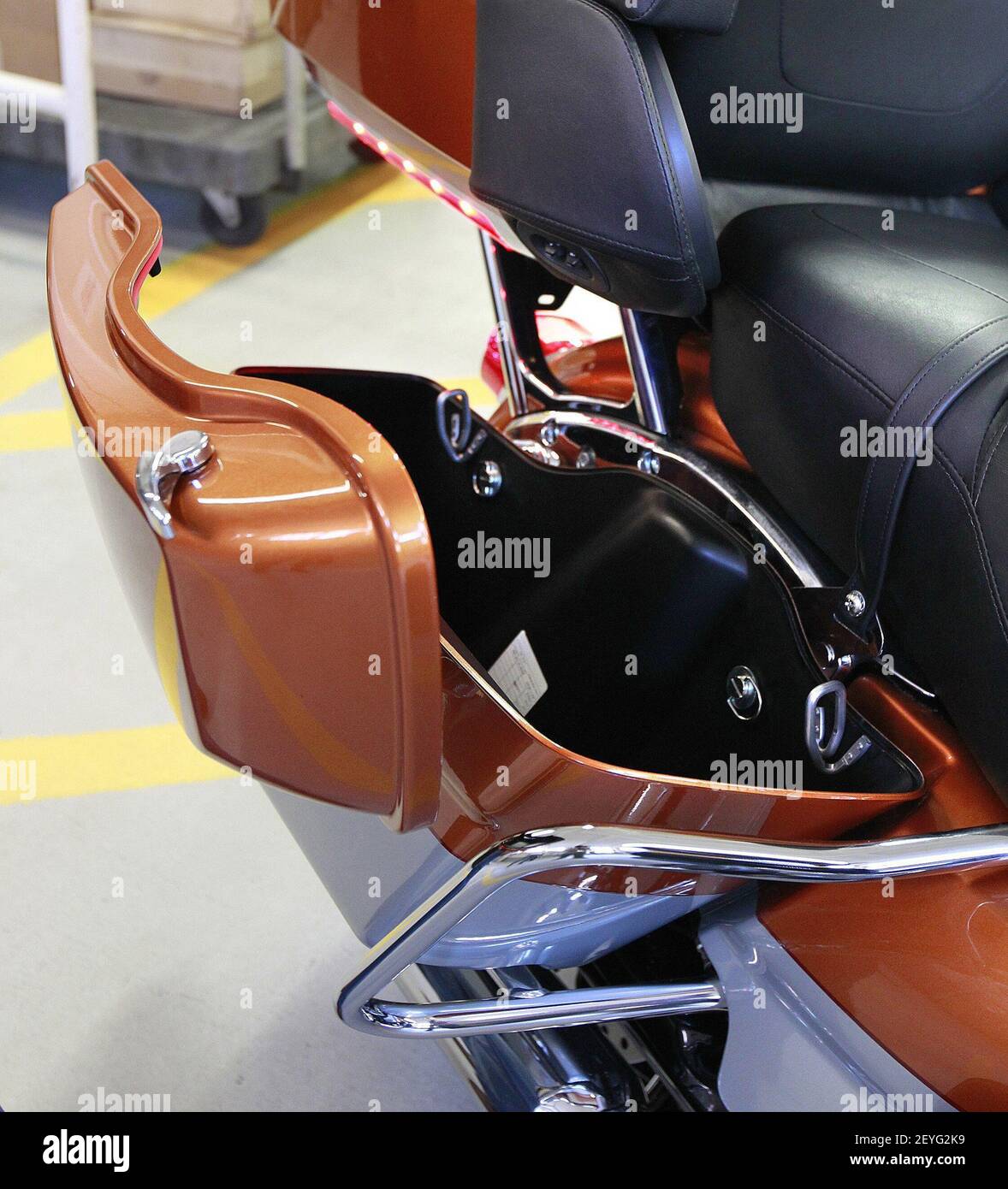 The cover for the side storage compartment can now be operated with one ...