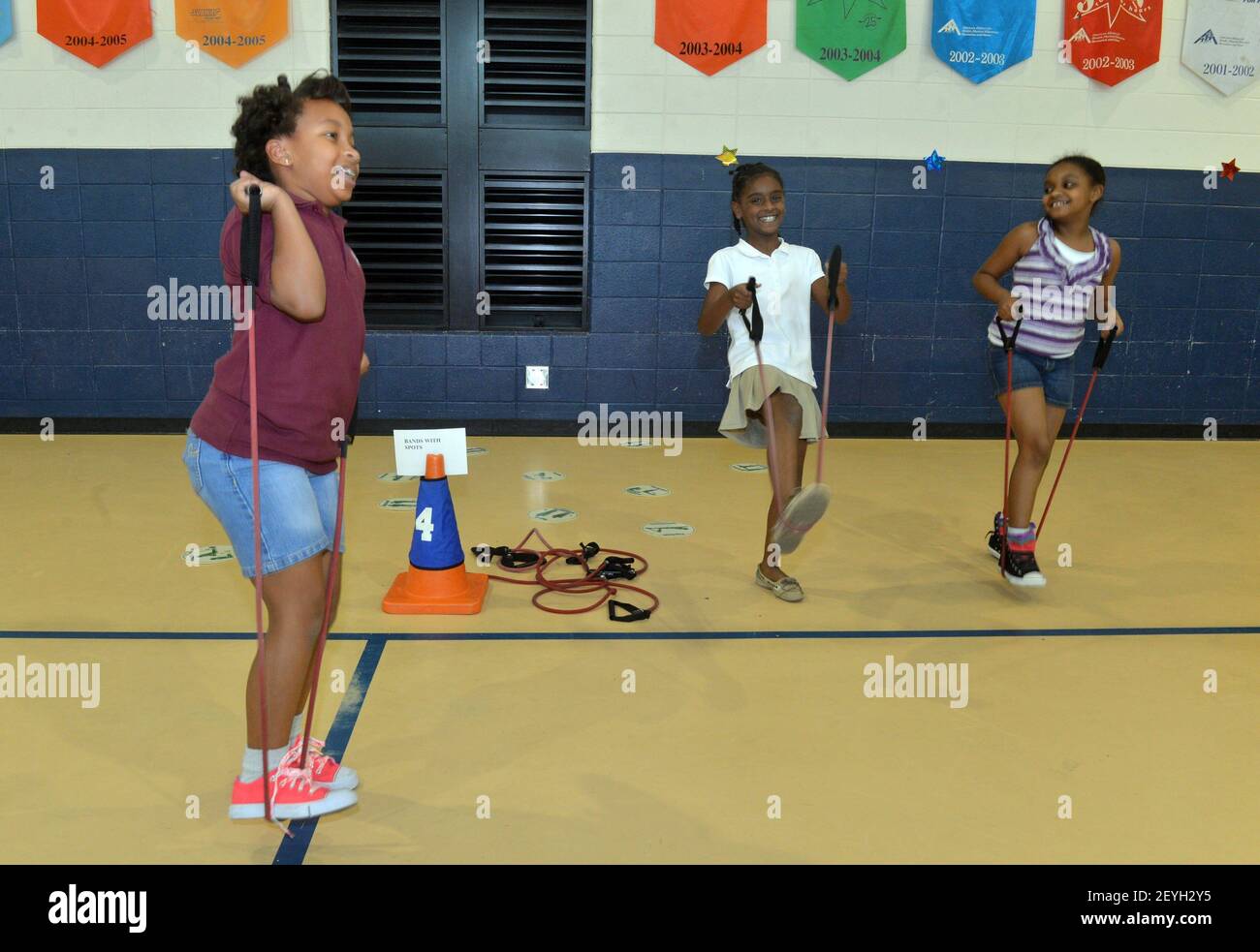 Fourthgraders Makenzie Thompson, from left, Reagan Lloyd and Jayda