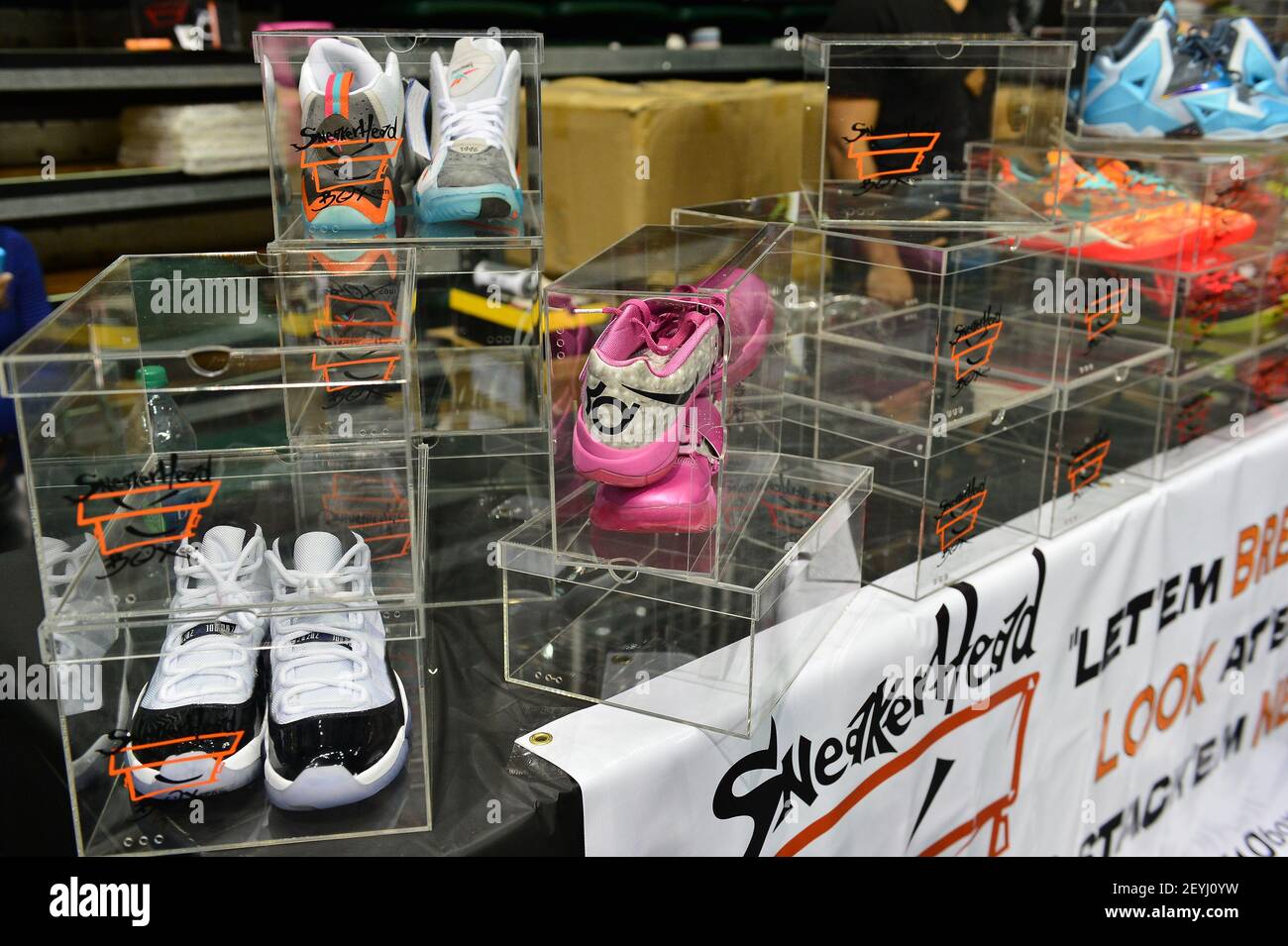 dollar general sneakers