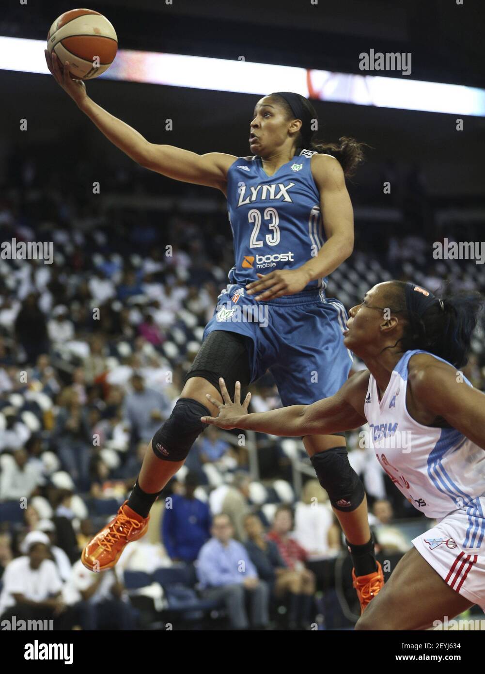 Maya Moore (23) of the Minnesota Lynx goes up for two points over Le ...