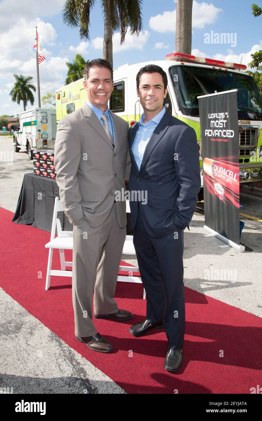 Duizeligheid filter Trekker Detective Jaime Pino and Miami-native Danny Pino (Detective Nick Amaro on  "Law & Order:Special Victims Unit") and Duracell Presents the donation of  new Duracell Quantum batteries to the first responders of Miami-Dade