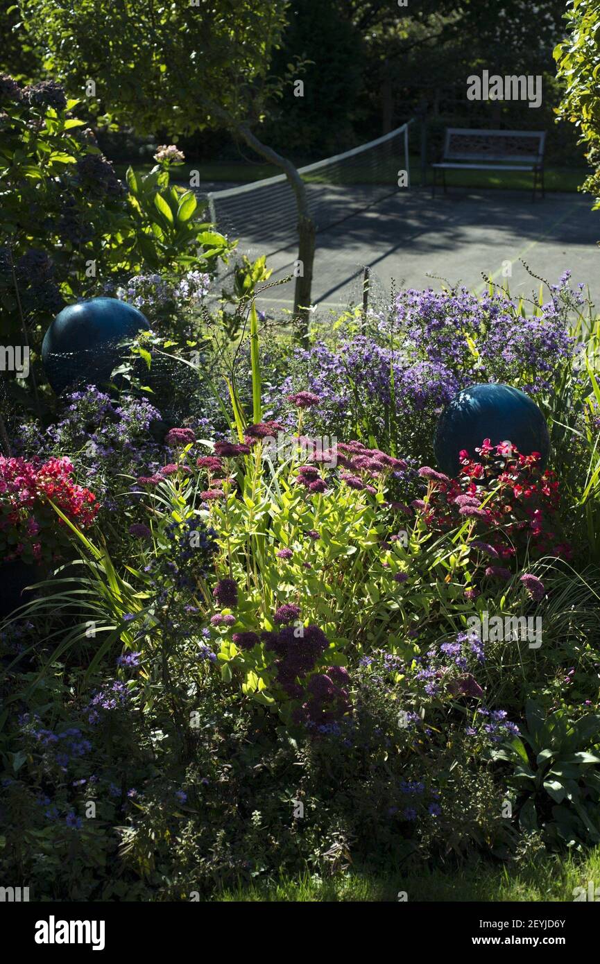 John And Karin Morris English Inspired Garden In Tacoma Washington Contains Tightly Packed Perennial Beds And A Pickleball Court Background Photo By Janet Jensen Tacoma News Tribune Mct Sipa Usa Stock Photo Alamy John And Karin Morris English Inspired Garden In Tacoma Washington Contains Tightly Packed Perennial Beds And A Pickleball Court Background Photo By Janet Jensen Tacoma News Tribune Mct Sipa Usa Stock Photo Alamy