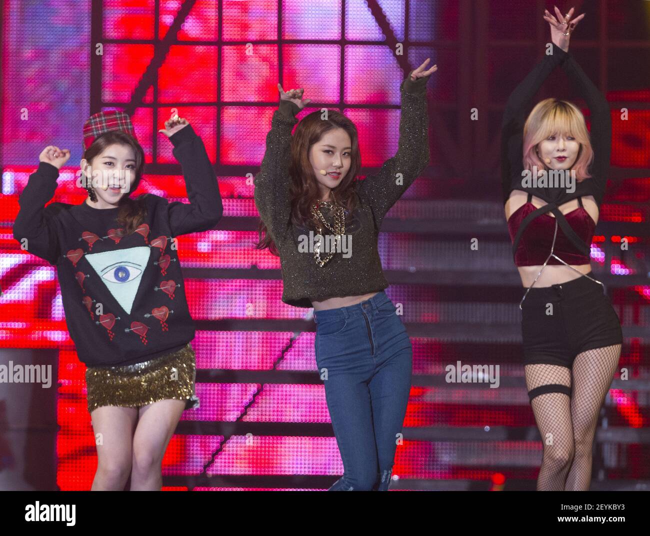 3 November 2013 - Goyang, South Korea : South Korean K-Pop girl group 4Minute, performs onstage during the "You Tube Music Awards" at Kintex Exhibition hall in Goyang, South Korea on November 3, 2013. Photo Credit: Lee Young-ho/Sipa USA ***Editorial Use Only*** Stock Photo