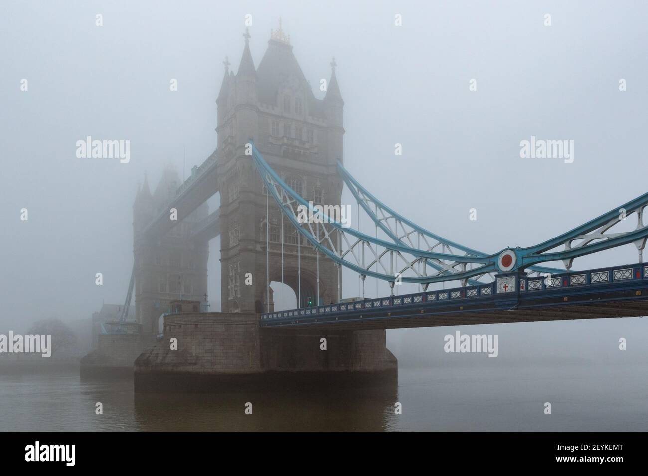 The iconic Tower Bridge and the River Thames shrouded in mist, creating a wonderfully gothic vision, reminiscent of the London of yesteryear. - Stock Image