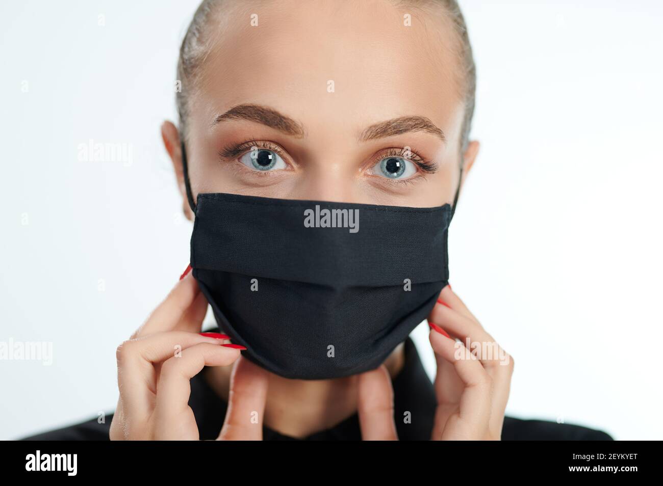 Woman medical mask eyes hi-res stock photography and images - Alamy
