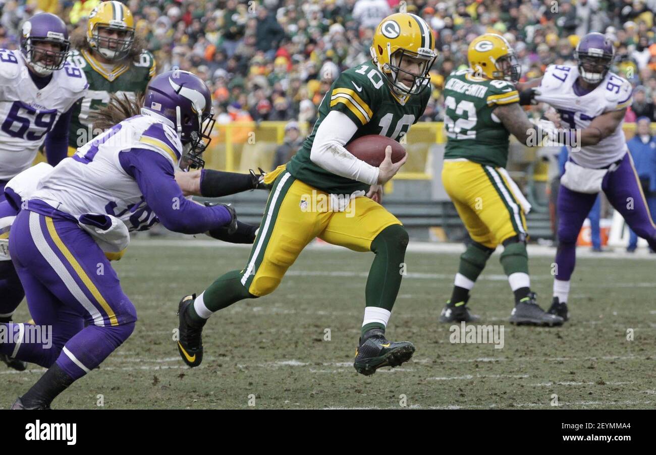 Green Bay Packers quarterback Matt Flynn (10) runs for nine yards