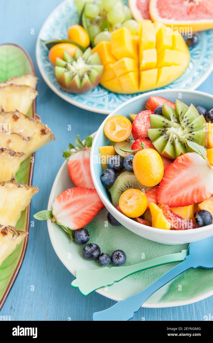 Bowl fresh salad mango hi-res stock photography and images - Alamy