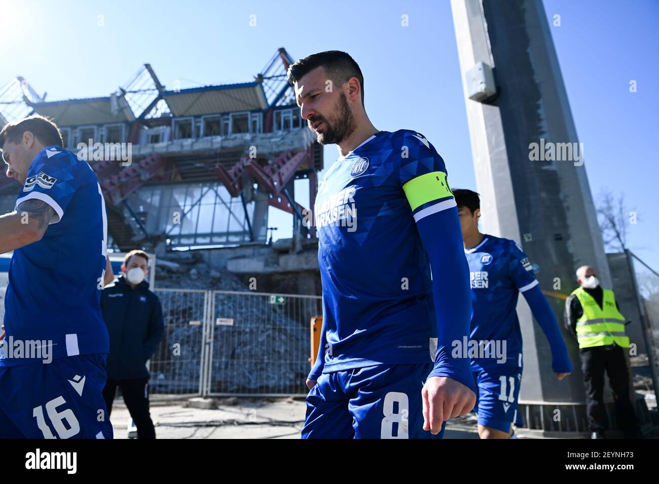 Karlsruhe Deutschland 06th Mar 21 On Arrival Jerome Gondorf Ksc Ges Football 1 Bundesliga Karlsruher Sc Fc St Pauli Hamburg Hamburg March 6th 21 Football Soccer 1st League Karlsruher Sport Club Vs Fc Sankt Pauli