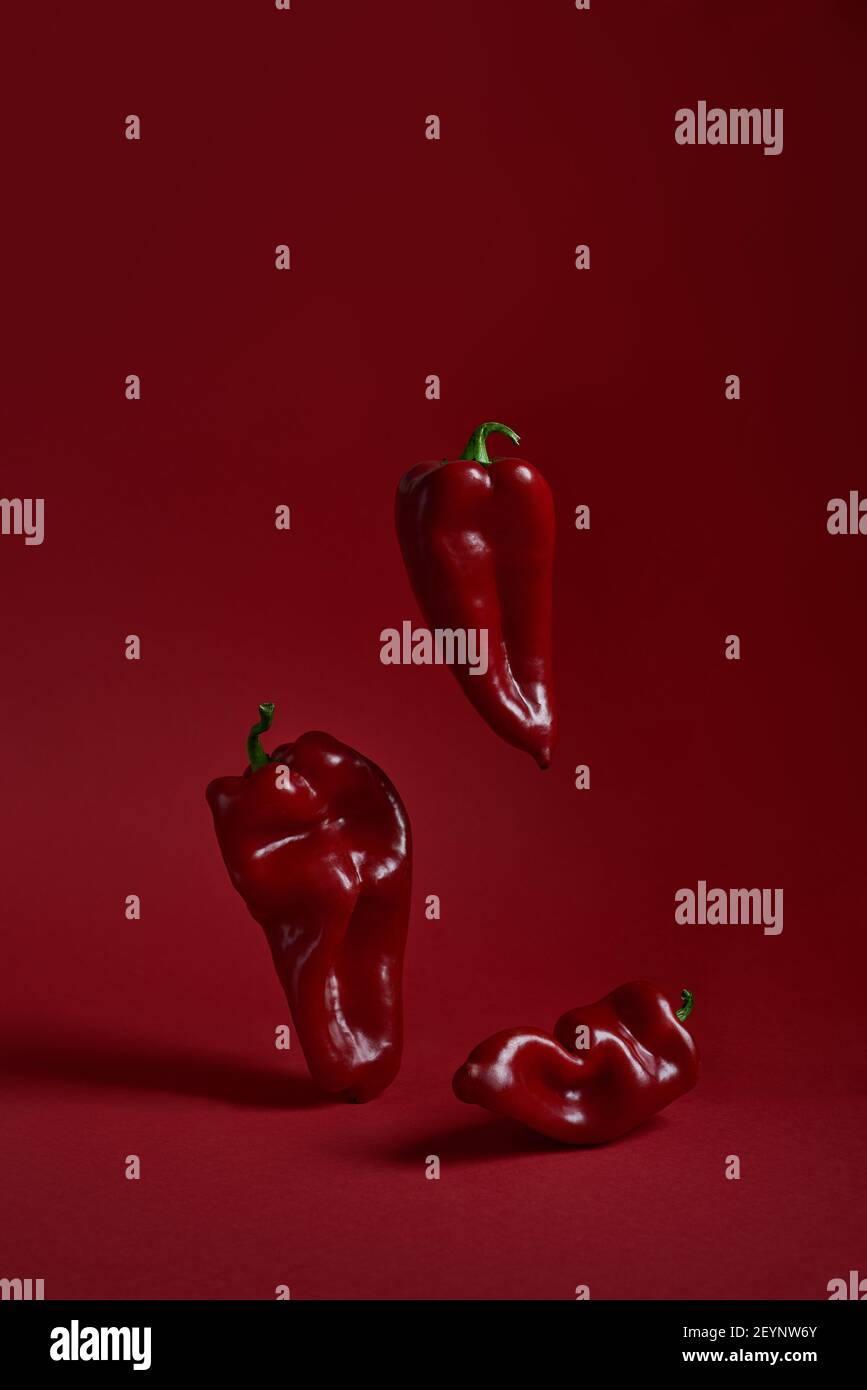 Group shot red bell peppers hi-res stock photography and images - Alamy