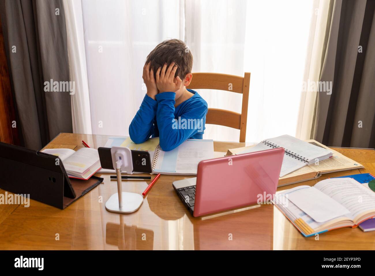 Kid computer upset hi-res stock photography and images - Alamy