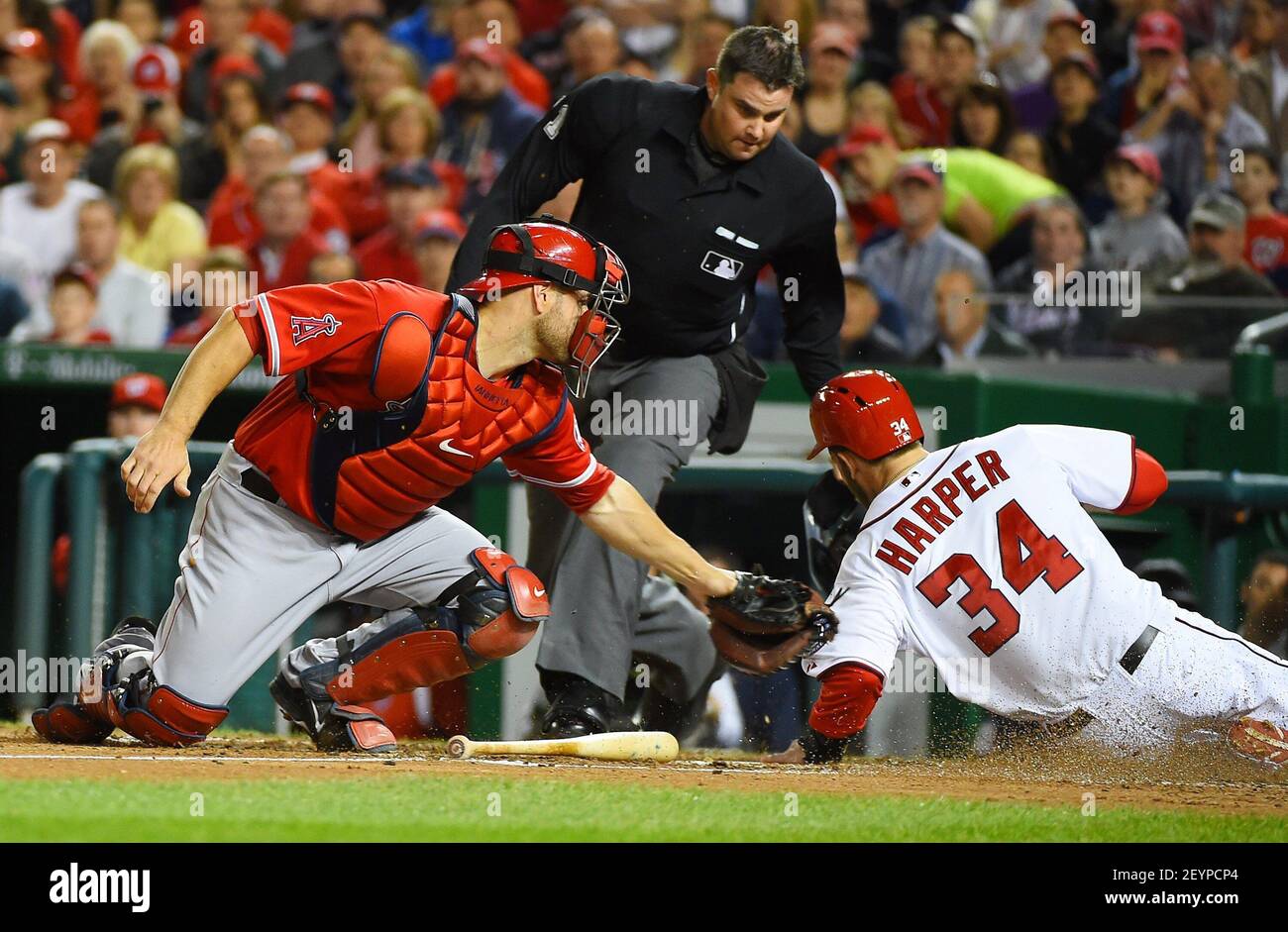 Washington Nationals left fielder Bryce Harper (34) warms up prior