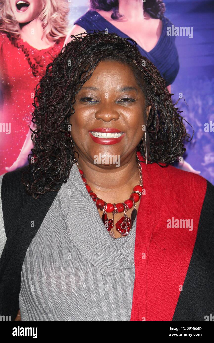 09 January 2012 - Hollywood, CA - Loretta Devine arrives to the ...